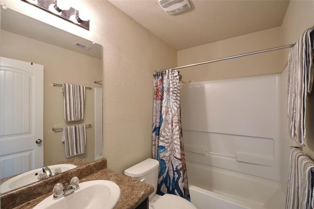 1041 Dumfries DR, Seguin, TX 78155