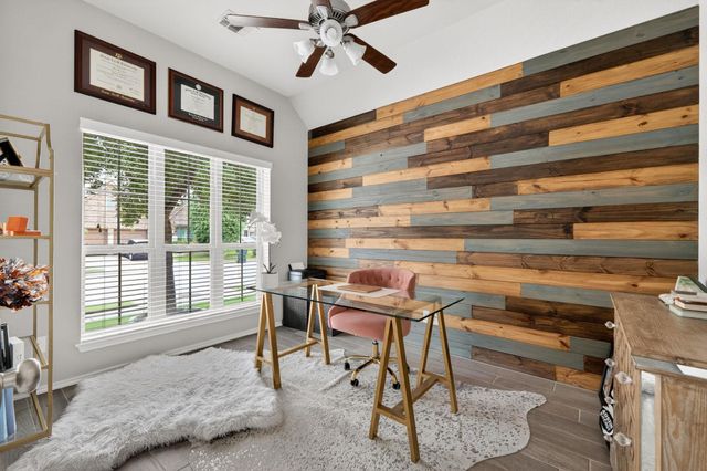 209 Lacey Oak LOOP, San Marcos, TX 78666