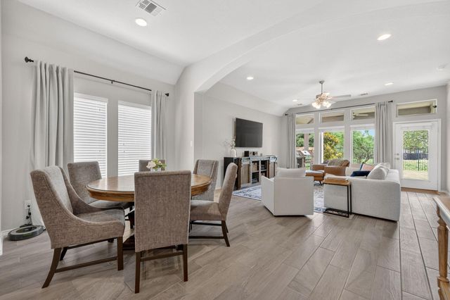209 Lacey Oak LOOP, San Marcos, TX 78666