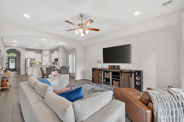 209 Lacey Oak LOOP, San Marcos, TX 78666