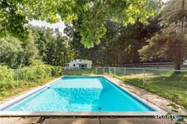 14 Apple Tree Lane, Woodbridge, CT 06525