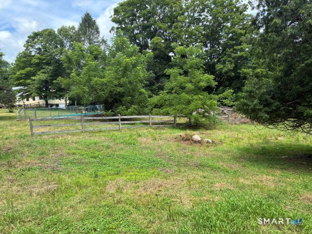 14 Apple Tree Lane, Woodbridge, CT 06525