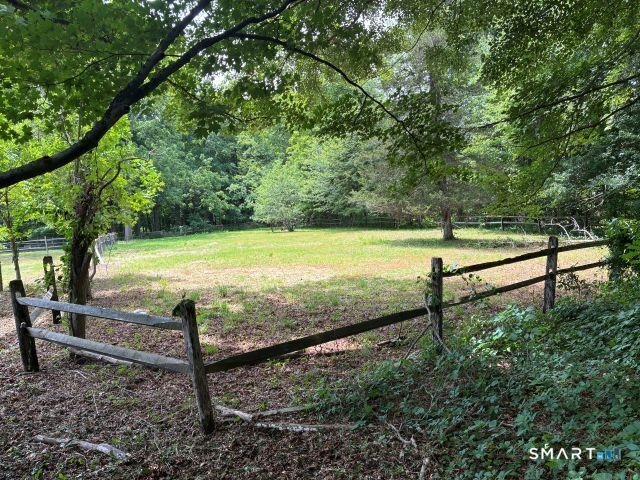 14 Apple Tree Lane, Woodbridge, CT 06525