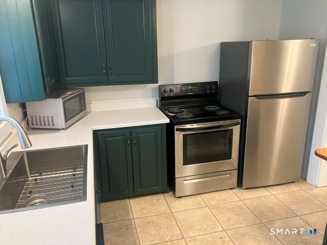 14 Apple Tree Lane, Woodbridge, CT 06525