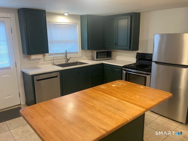14 Apple Tree Lane, Woodbridge, CT 06525