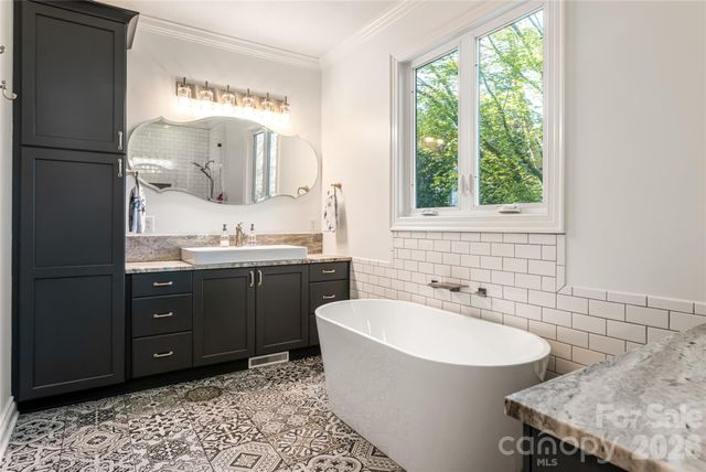 305 Woodview Court, Fletcher, NC 28732