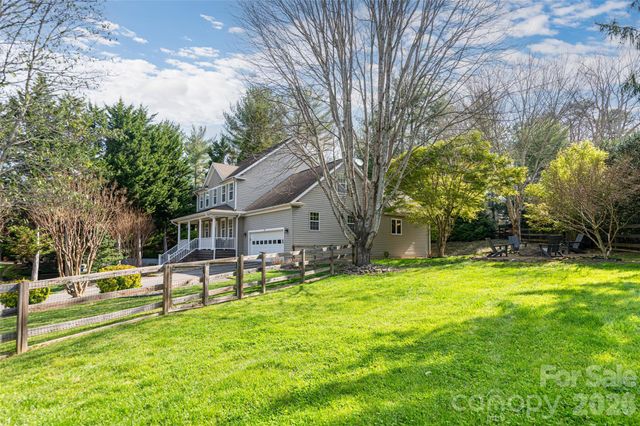 305 Woodview Court, Fletcher, NC 28732