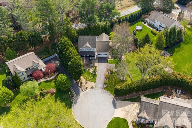 305 Woodview Court, Fletcher, NC 28732
