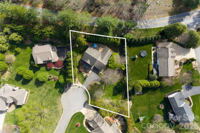 305 Woodview Court, Fletcher, NC 28732