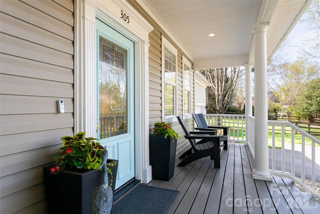 305 Woodview Court, Fletcher, NC 28732