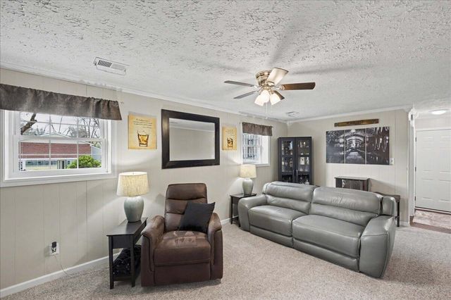 228 Holiday Road, Winchester, KY 40391