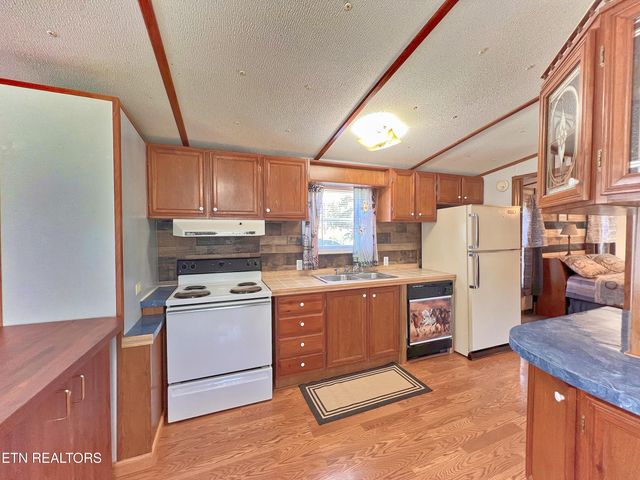 2078 Lone Mountain Rd, Tazewell, TN 37879