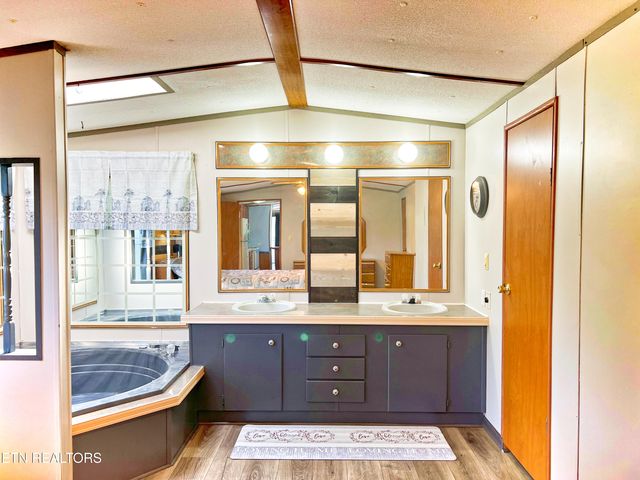2078 Lone Mountain Rd, Tazewell, TN 37879
