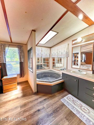 2078 Lone Mountain Rd, Tazewell, TN 37879