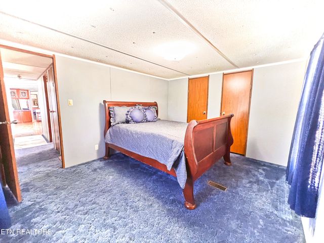 2078 Lone Mountain Rd, Tazewell, TN 37879