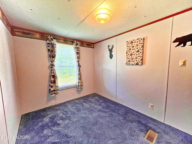 2078 Lone Mountain Rd, Tazewell, TN 37879