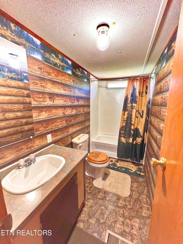 2078 Lone Mountain Rd, Tazewell, TN 37879