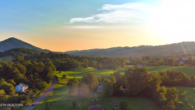 2078 Lone Mountain Rd, Tazewell, TN 37879