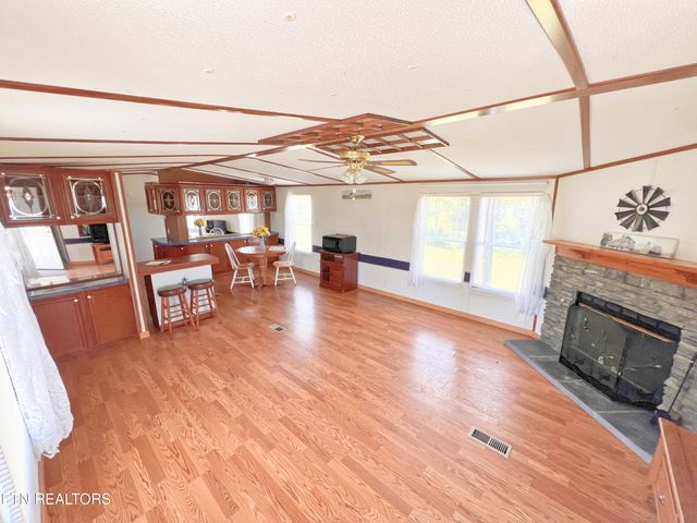 2078 Lone Mountain Rd, Tazewell, TN 37879