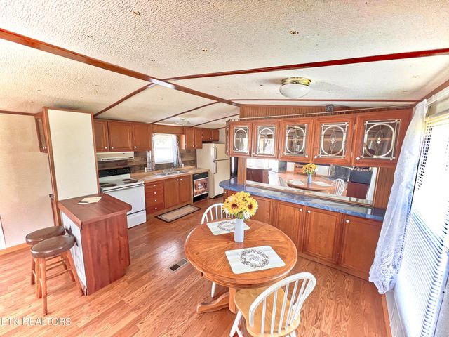 2078 Lone Mountain Rd, Tazewell, TN 37879