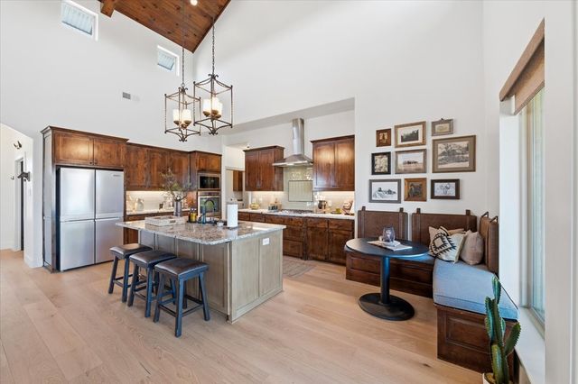 570 S Point Court, Aledo, TX 76008