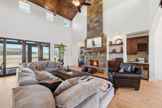 570 S Point Court, Aledo, TX 76008
