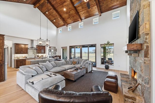 570 S Point Court, Aledo, TX 76008