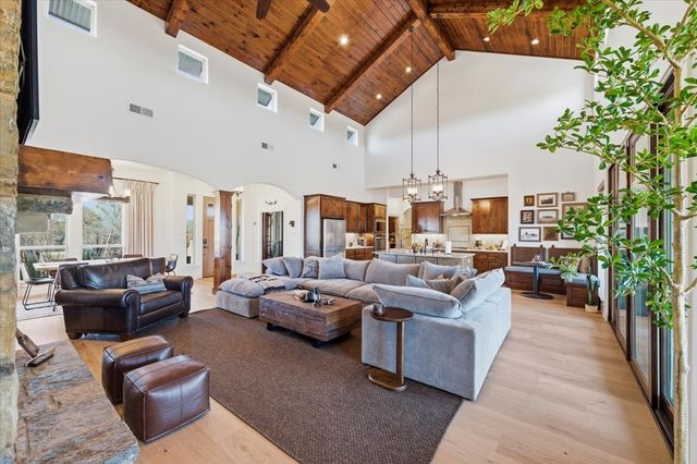 570 S Point Court, Aledo, TX 76008
