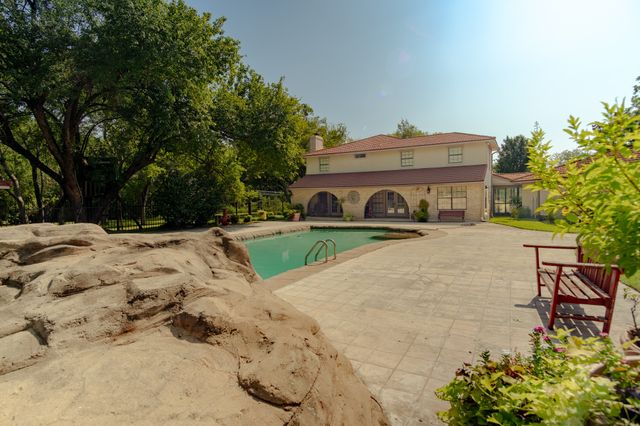 408 Rainey Street, Bonham, TX 75418