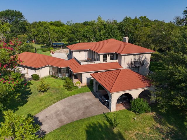 408 Rainey Street, Bonham, TX 75418