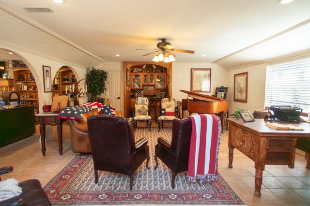 408 Rainey Street, Bonham, TX 75418