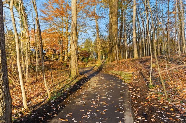 125 S Stanwood Road, Columbus, OH 43209