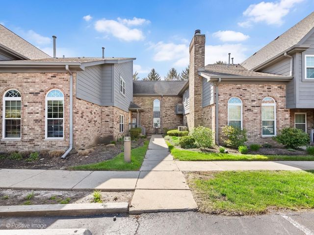 43 Foxcroft Road 135, Naperville, IL 60565