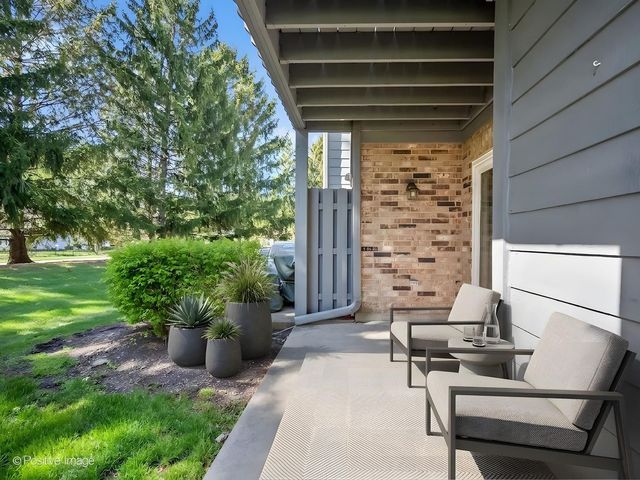 43 Foxcroft Road 135, Naperville, IL 60565