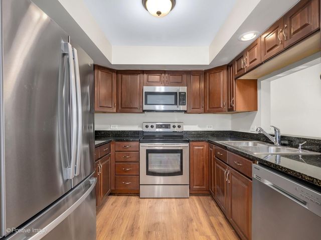 43 Foxcroft Road 135, Naperville, IL 60565