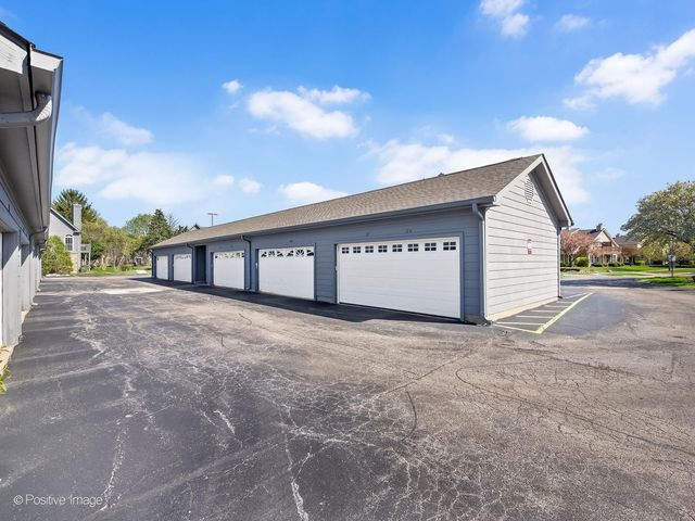 43 Foxcroft Road 135, Naperville, IL 60565