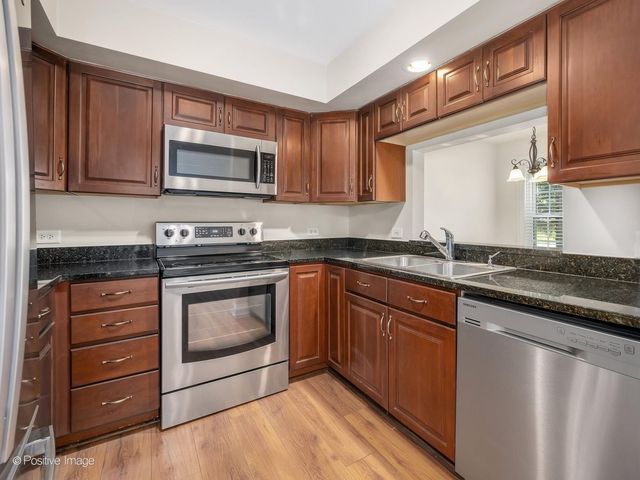43 Foxcroft Road 135, Naperville, IL 60565