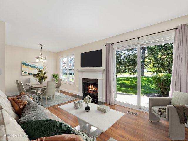 43 Foxcroft Road 135, Naperville, IL 60565