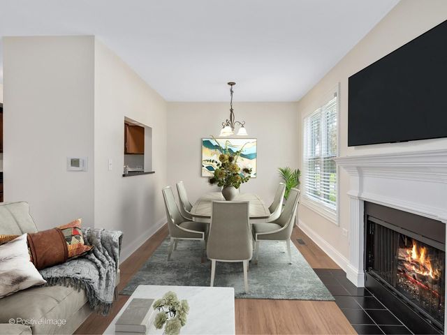 43 Foxcroft Road 135, Naperville, IL 60565