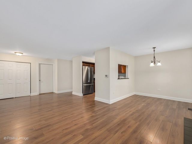 43 Foxcroft Road 135, Naperville, IL 60565