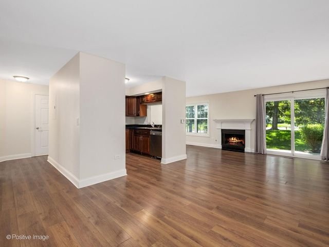 43 Foxcroft Road 135, Naperville, IL 60565