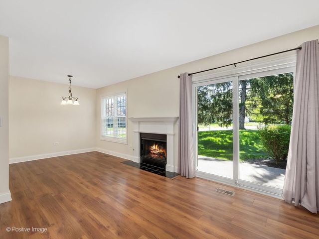 43 Foxcroft Road 135, Naperville, IL 60565