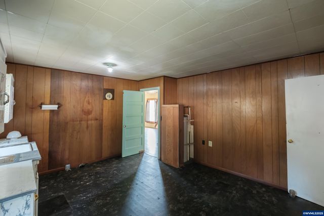 554 Mitchell St, Falls City, OR 97344