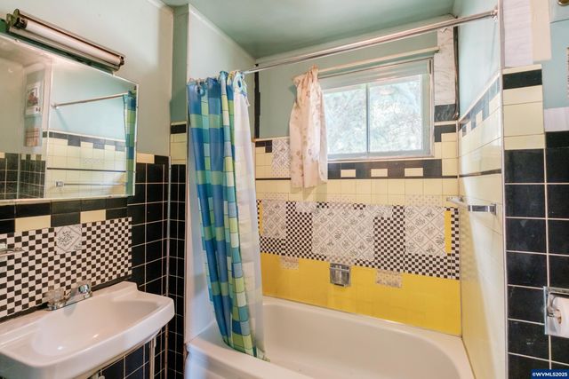 554 Mitchell St, Falls City, OR 97344