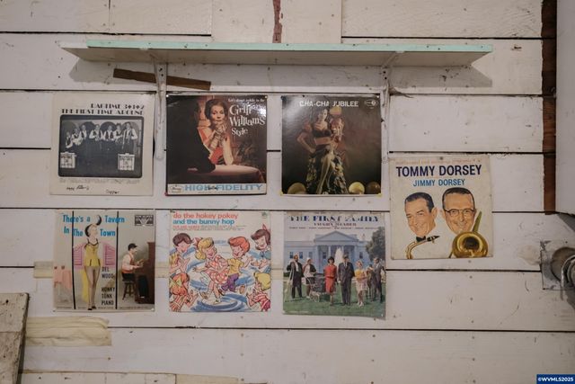 554 Mitchell St, Falls City, OR 97344