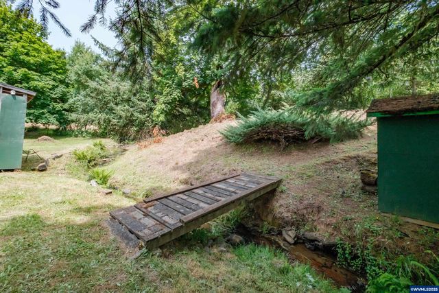 554 Mitchell St, Falls City, OR 97344