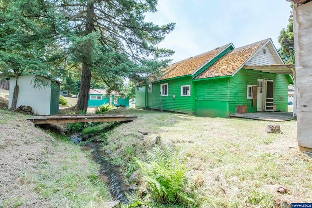 554 Mitchell St, Falls City, OR 97344