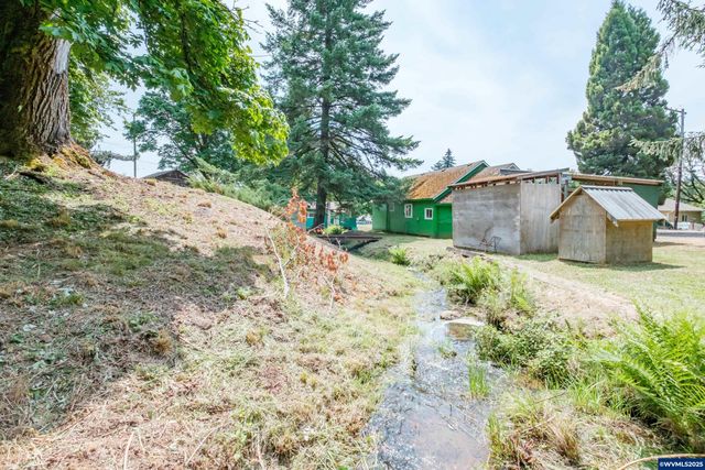 554 Mitchell St, Falls City, OR 97344