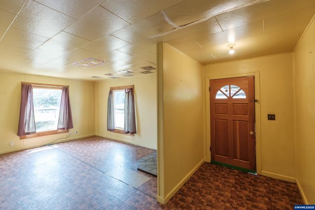 554 Mitchell St, Falls City, OR 97344