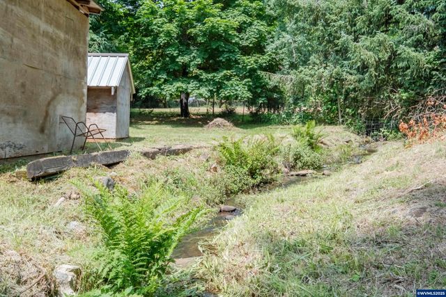 554 Mitchell St, Falls City, OR 97344